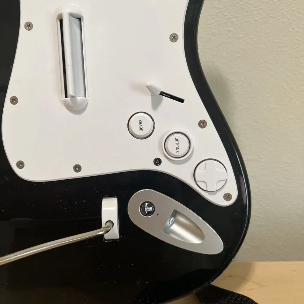 PS4 RockBand 4 Harmonix Fender Stratocaster Bluetooth Guitar